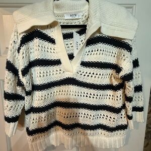 ASTR Women's Striped Sweater - Off White and Navy